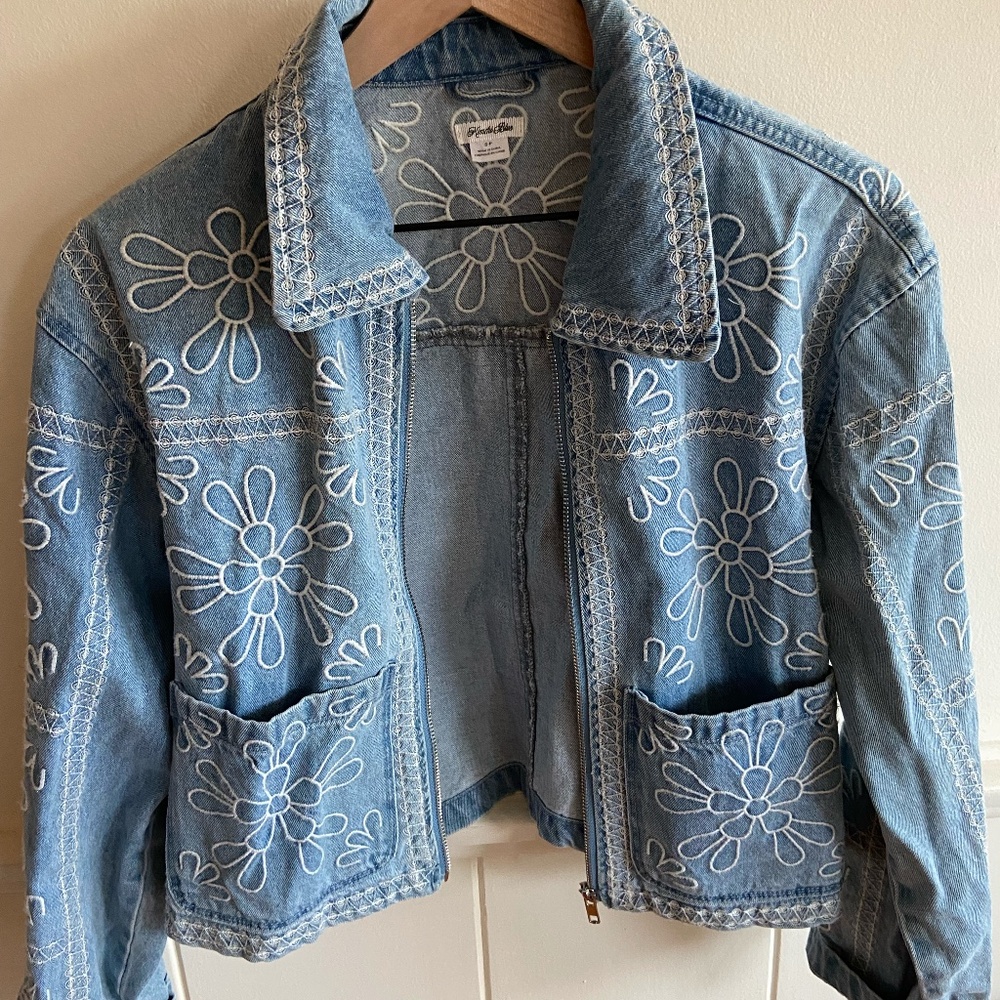 Embroidered Cropped Denim Jacket Floral Zip Front Size S
